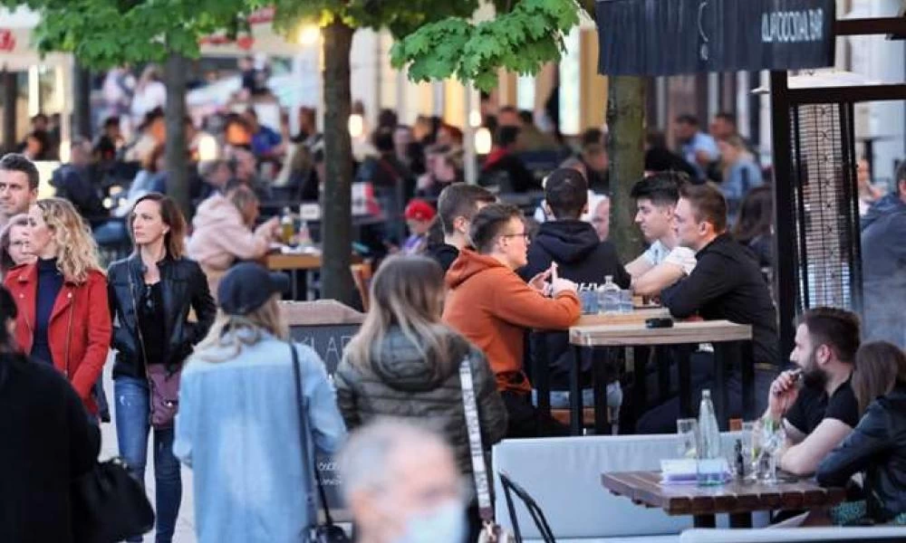 Η Πολωνία βιώνει μια νέα έξαρση κορονοϊού με αποτέλεσμα να υπάρχει σκέψη για νέα μέτρα